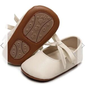 KIARA Cream Baby Shoes with Bow
